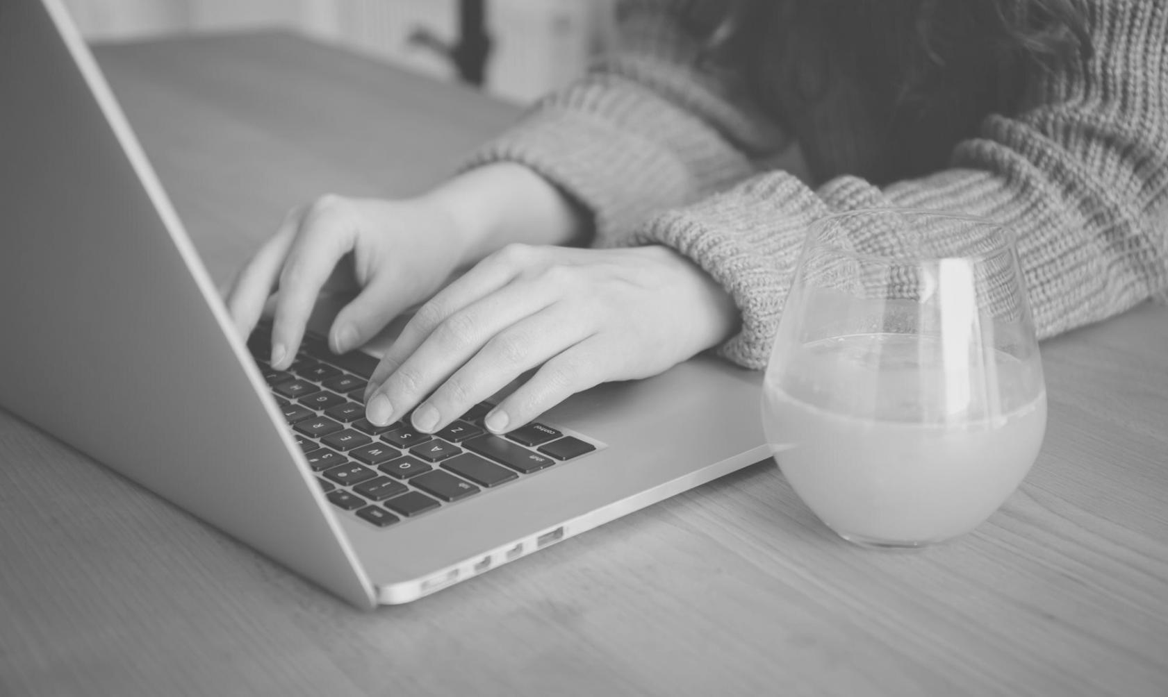 Moderne Lernumgebung mit digitalen Tools für Finanzbildung